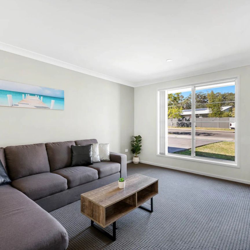 Spacious Family Living, Fully Furnished - Photo 1
