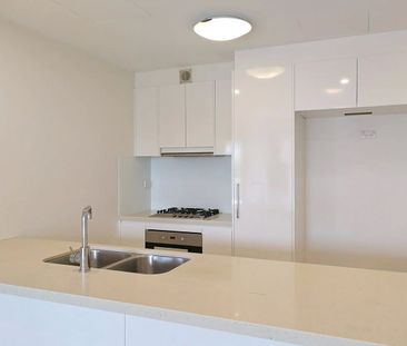 Spacious 1bedroom plus study Apartment in quiet and peaceful location! - Photo 4