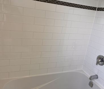 For Lease - 666 Fennell Avenue Unit# 4, Hamilton, Ontario - Photo 6