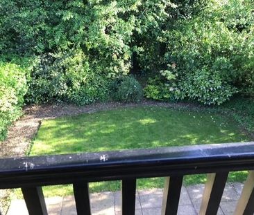 2 bedroom mews to rent - Photo 6