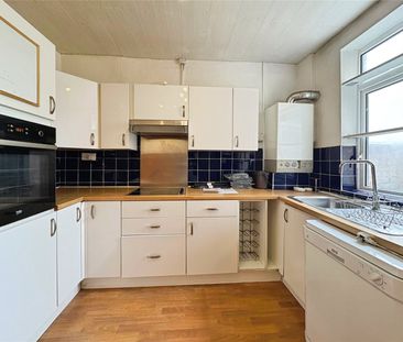 3 bedroom house to rent Thursby Road, Northampton, NN1 - Photo 6