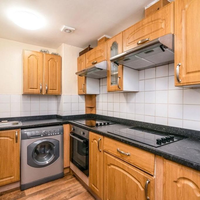1 bedroom in a house share to rent - Photo 1