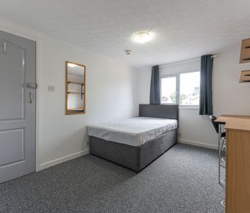 130 Tiverton Road - Photo 2