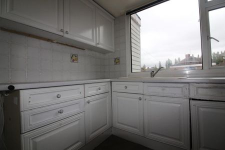 3 bedroom end of terrace house to rent - Photo 5