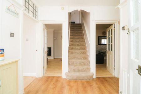 4 bedroom semi-detached house to rent - Photo 2