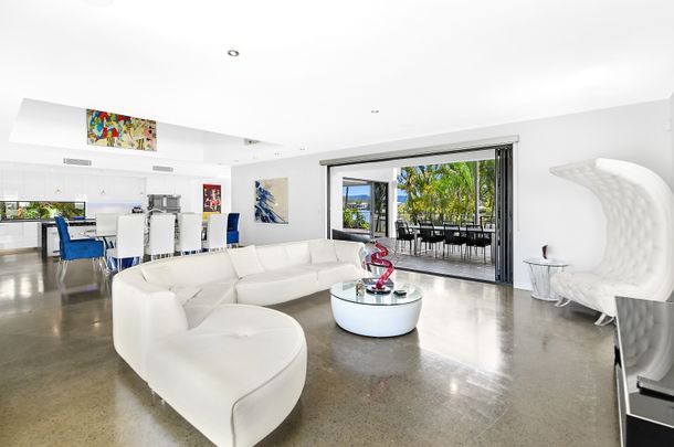 30 Sophie Avenue, Broadbeach Waters QLD 4218 - House For Rent | Domain - Photo 1