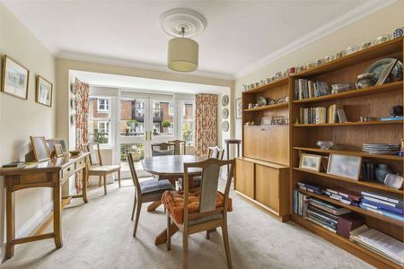 Two bedroom retirement cottage in the heart of Beaconsfield Old Town with a private patio and communal gardens. - Photo 3