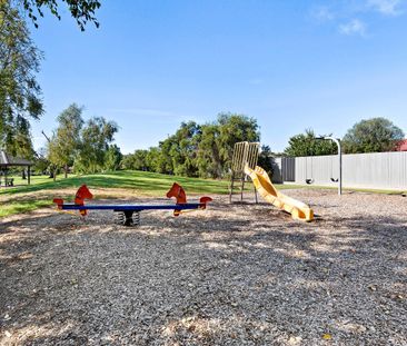 Spacious 2 Bedroom Maisonette With Huge Yard - Photo 4