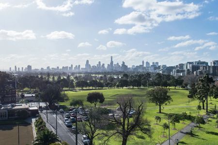 Amazing views over Albert Park - Photo 5