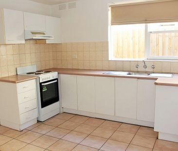 Two Bedroom Ground Floor Apartment in Ideal Location. - Photo 2