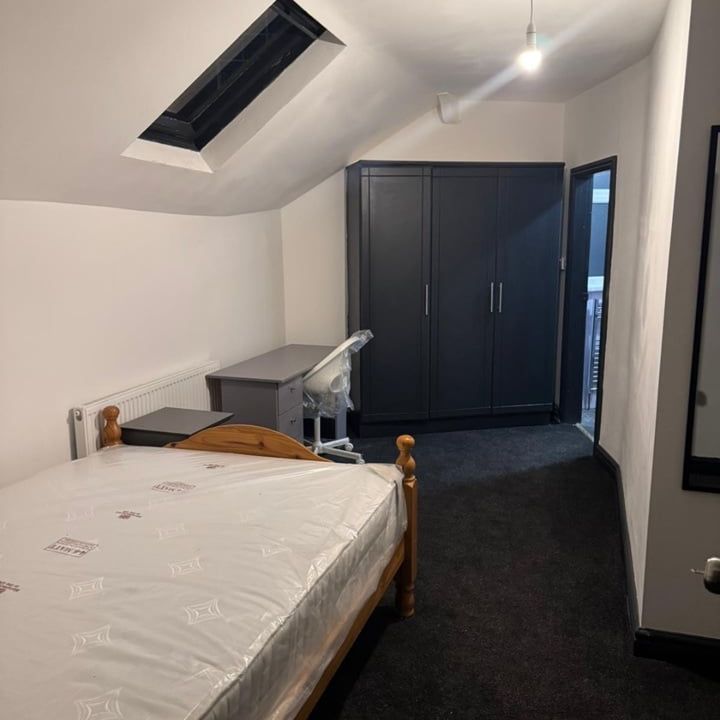 1 Bed Flat, Burley Street, LS3 - Photo 1