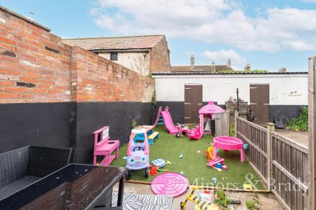 2 bedroom terraced house to rent - Photo 5