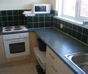 3 bedroom flat to rent - Photo 3