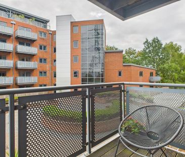 2 bedroom flat to rent - Photo 2