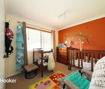 CUL-DE-SAC LOCATION/EASY WALK TO STATION - Photo 2