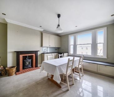 3 bedroom flat to rent - Photo 6