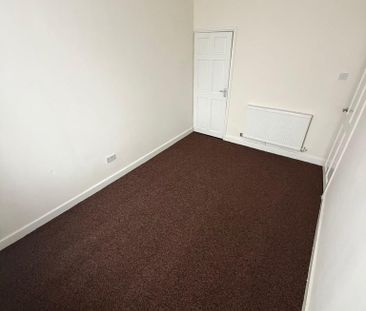 2 bedroom end of terrace house to rent - Photo 5