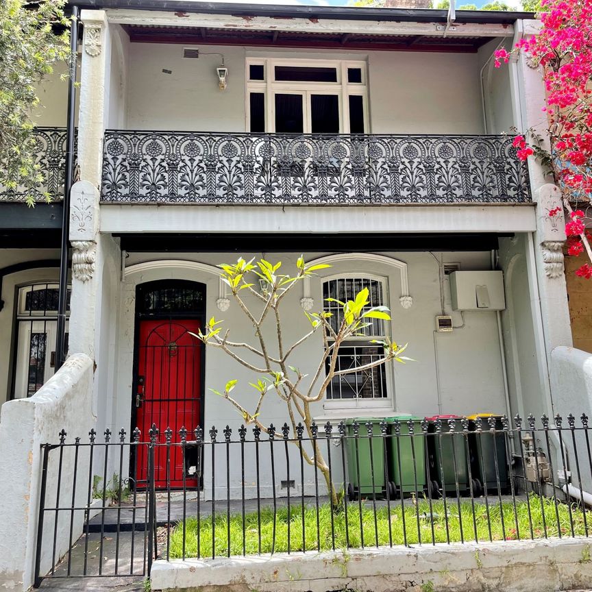 THREE BEDROOM TERRACE IN A PEACEFUL LOCATION - Photo 1