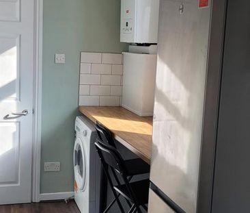 4 bedroom semi-detached house to rent - Photo 1