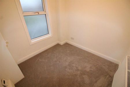 2 bedroom end of terrace house to rent - Photo 2