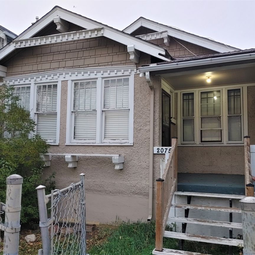 2075 WINNIPEG 3 BEDROOM HOUSE - Photo 1
