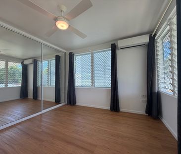 MODERN, NEAT UNIT LOCATED IN WULGURU + LARGE BACKAYARD! - Photo 2