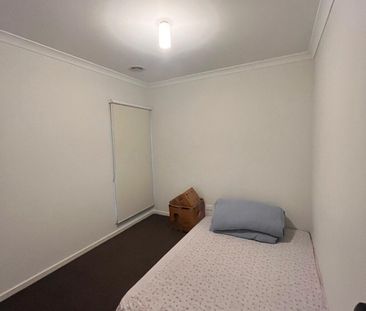 Tarneit - Photo 1