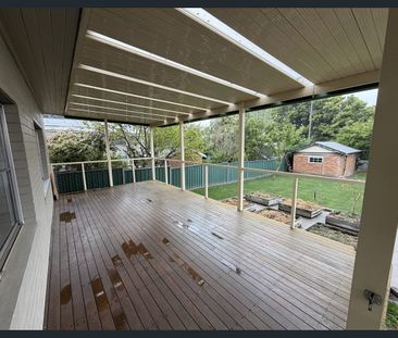 Cosy 2-Bedroom Home with Spacious Backyard - Photo 6