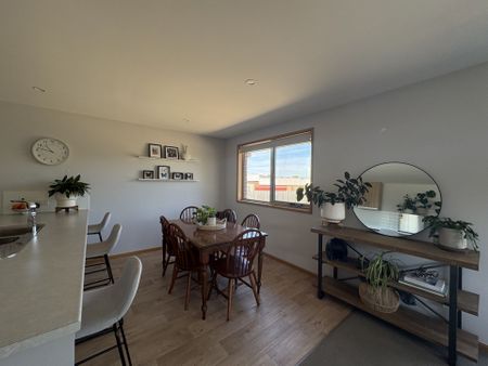 Feel at home, Living Here - Photo 3