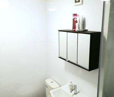 Room in a Shared Flat, International Students Or Full Time , SE17 - Photo 5