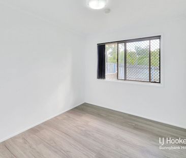 RECENTLY UPDATED 3 BEDROOM LOWSET IN THE HEART OF RUNCORN - Photo 4