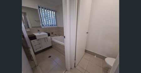 MODERN AIR CONDITIONED TOWNHOUSE - Photo 3