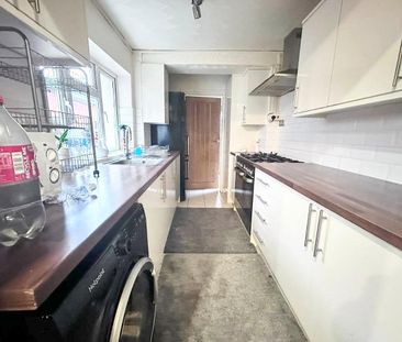 4 Bedroom House To Let - HP11 - Photo 4