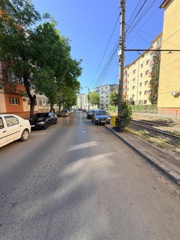 2 camere| vis a vis de Restaurantul Nora} centrala| etaj 3| apt frumos| AC - Photo 4