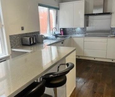 4 bedroom terraced house to rent - Photo 5