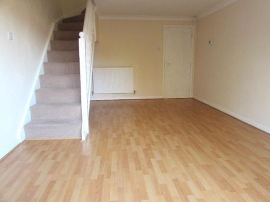 2 bedroom mews to rent - Photo 1