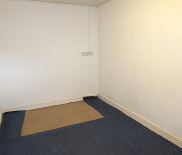 2 bedroom ground floor flat to rent - Photo 6