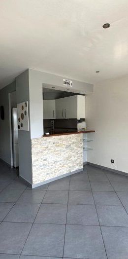 T2 meublé avec place de stationnement - Photo 1