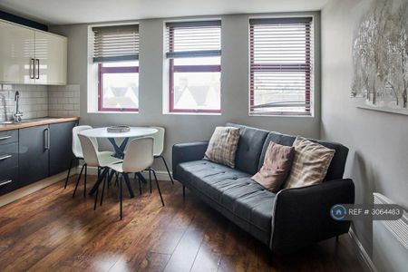 2 bedroom flat to rent - Photo 2