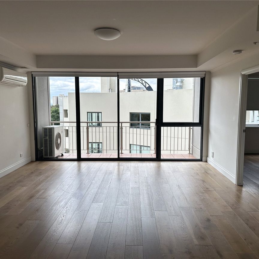 102/33 La Trobe Street - Photo 1