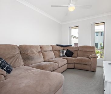 2 Muirfield Way, Medowie NSW 2318 - House For Rent | Domain - Photo 5