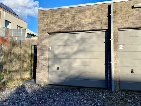 Pareltje aan de Leie met 3 slaapkamers, zuid gerichte tuin en garage in centrum van Kortrijk - Photo 3