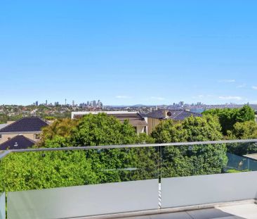 Expansive Family Haven with Harbour Views and Resort-Style Living - Photo 4