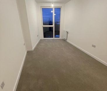 Two bedroom two bathroom apartment in barking - Photo 4