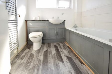 3 bedroom end of terrace house to rent - Photo 5