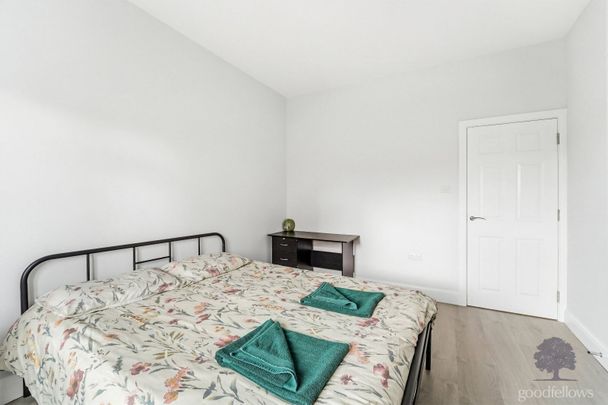 48a Central Road, Morden, SM4 - Photo 1