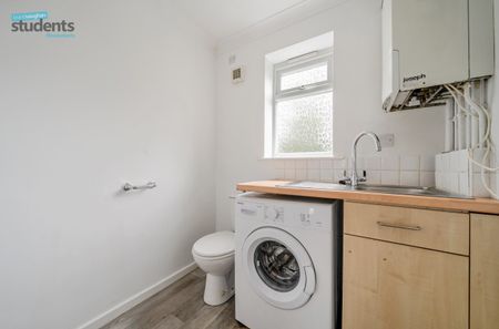 4 bedroom semi-detached house to rent - Photo 2