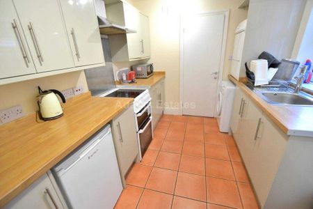 1 bedroom in a house share to rent - Photo 3