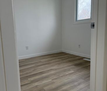 For Lease - 8006 Paddock Trail Drive, Niagara Falls, Ontario - Photo 1