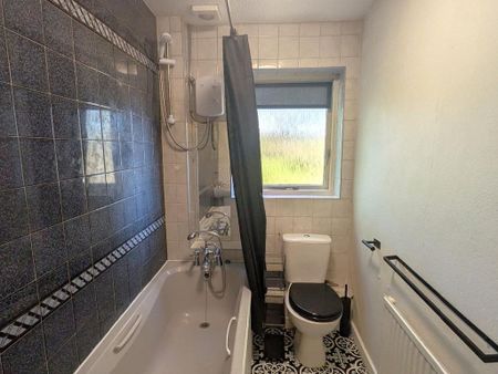 2 bedroom semi-detached house to rent - Photo 5